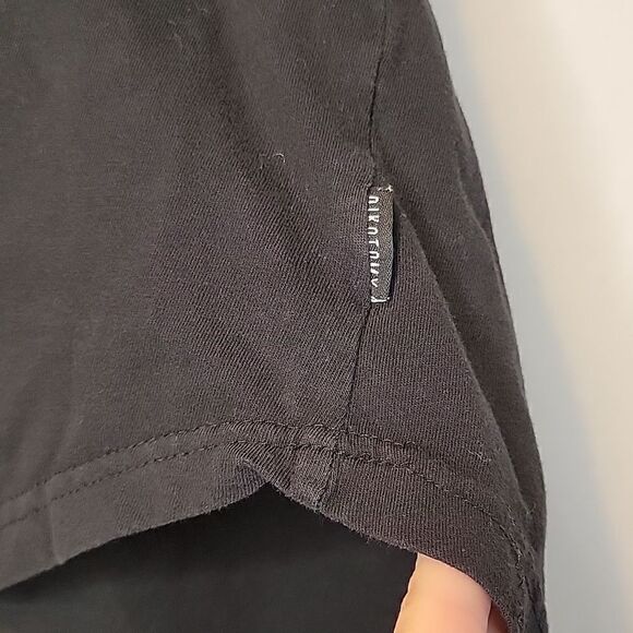 DK. Bottoms Up Tee. Size Med. - Picture 3 of 9